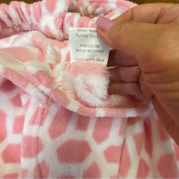 Mini spa day, bath wrap, shower gel, hand and face mask. - Picture 2 of 5